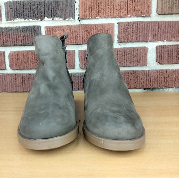 NWT Clarks Memi Zip Genuine Leather Boots in Nubuck Taupe Sz. 8.5 Wide - Picture 4 of 12